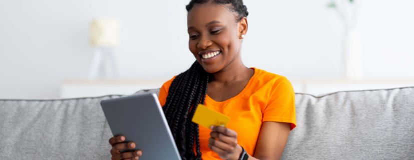 Mulher usando um tablet.